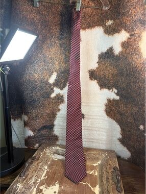 Daniel Cremieux Handmade Burgundy and White Patterned Tie